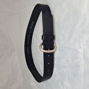 Womens Fairweather Leather Belt. Size M.